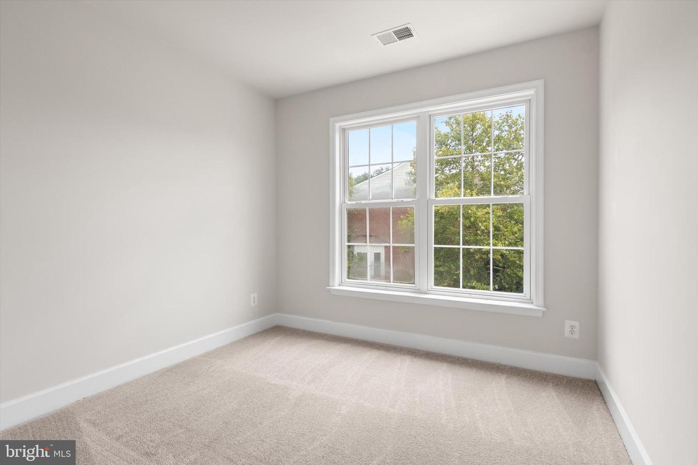 2456 ACORN HOLLOW LN, HERNDON, Virginia 20171, 4 Bedrooms Bedrooms, ,3 BathroomsBathrooms,Residential,For sale,2456 ACORN HOLLOW LN,VAFX2253194 MLS # VAFX2253194