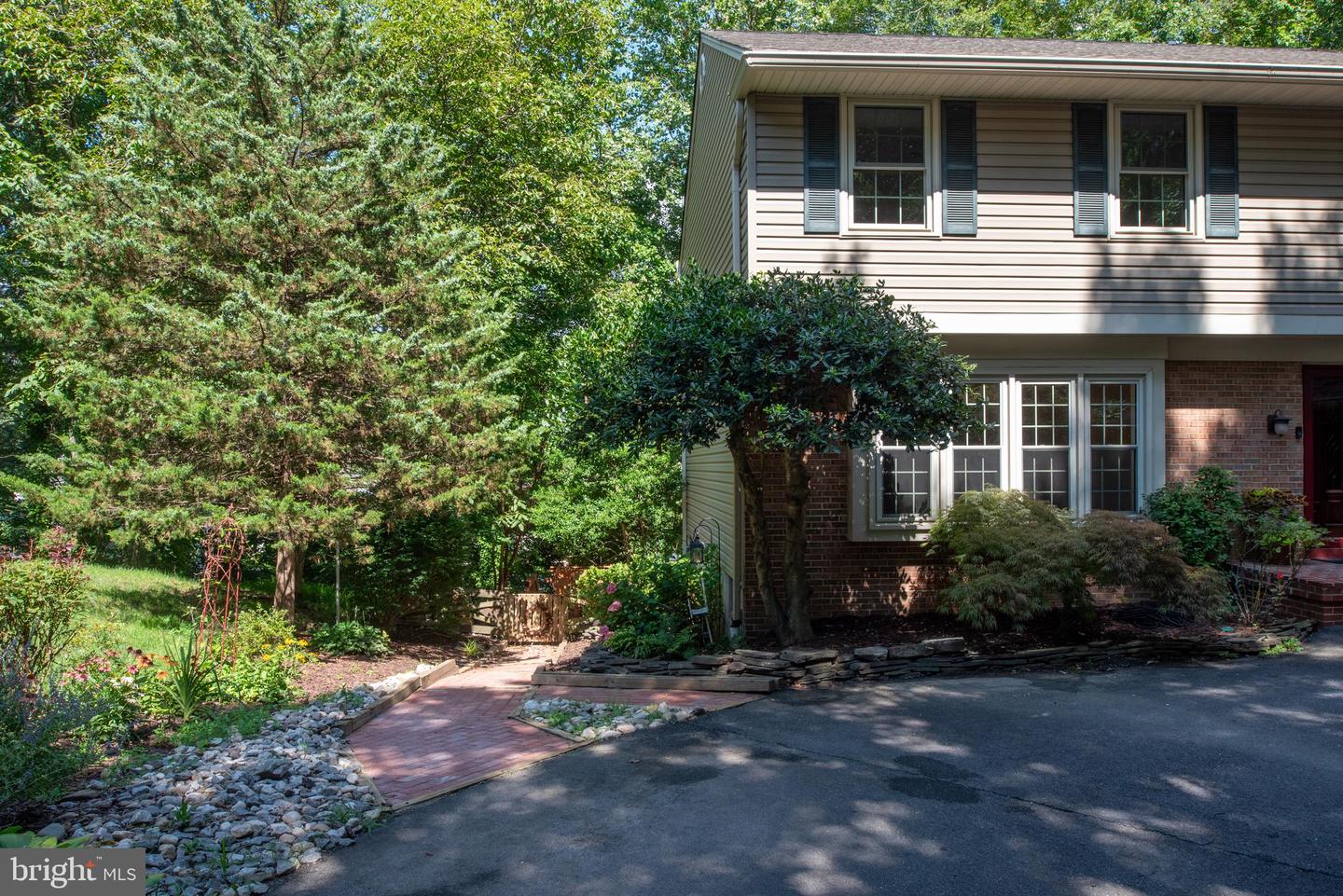 8412 SWEET PINE CT, SPRINGFIELD, Virginia 22153, 5 Bedrooms Bedrooms, ,4 BathroomsBathrooms,Residential,For sale,8412 SWEET PINE CT,VAFX2254322 MLS # VAFX2254322