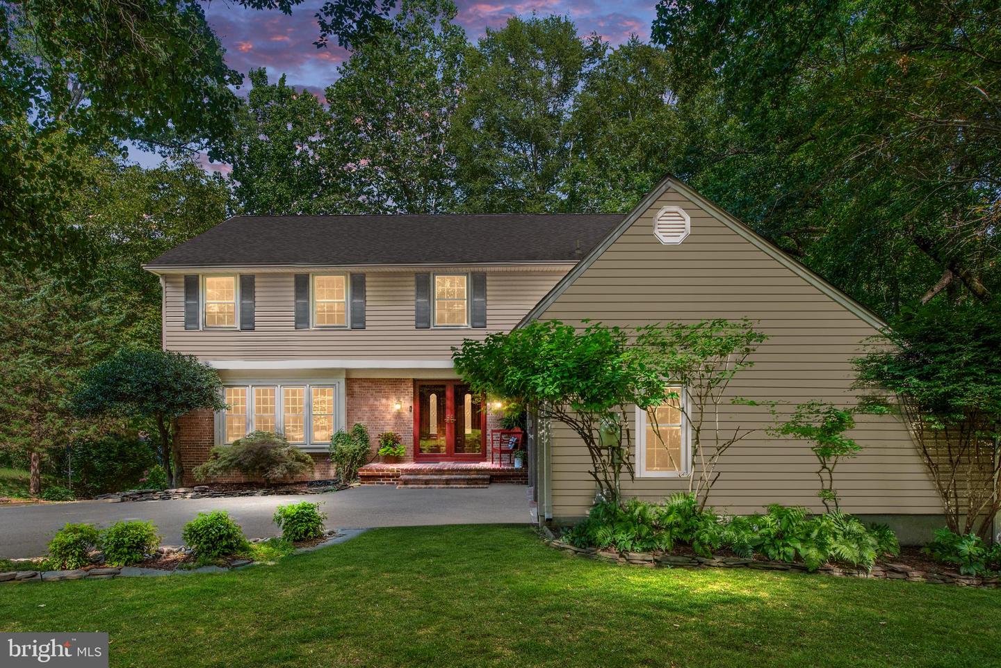 8412 SWEET PINE CT, SPRINGFIELD, Virginia 22153, 5 Bedrooms Bedrooms, ,4 BathroomsBathrooms,Residential,For sale,8412 SWEET PINE CT,VAFX2254322 MLS # VAFX2254322