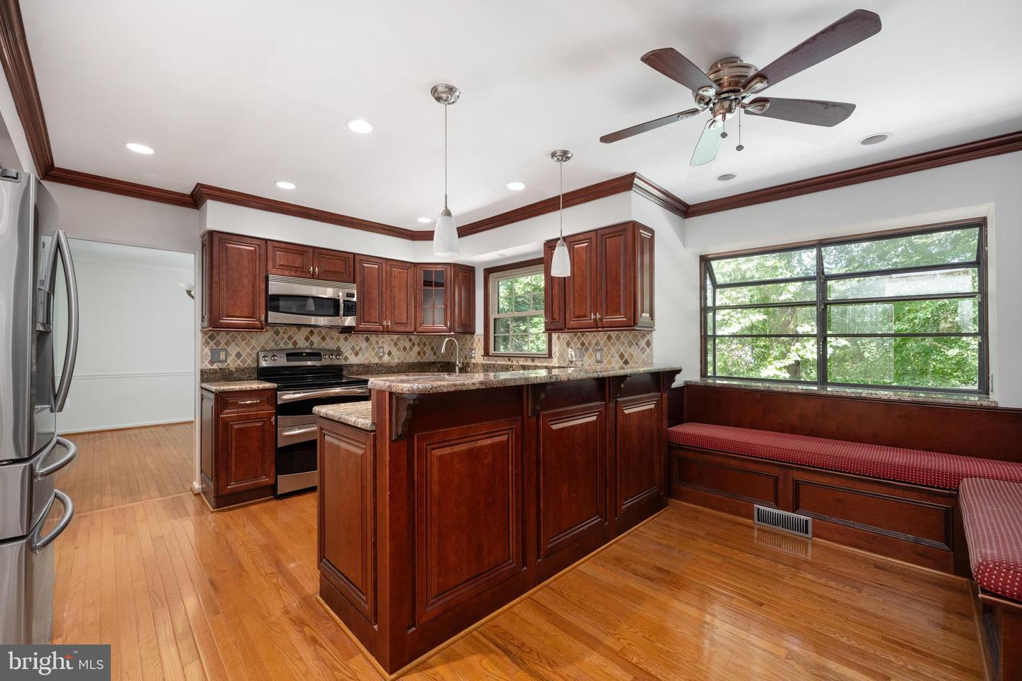 8412 SWEET PINE CT, SPRINGFIELD, Virginia 22153, 5 Bedrooms Bedrooms, ,4 BathroomsBathrooms,Residential,For sale,8412 SWEET PINE CT,VAFX2254322 MLS # VAFX2254322
