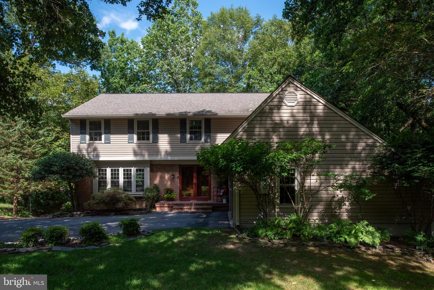 8412 SWEET PINE CT, SPRINGFIELD, Virginia 22153, 5 Bedrooms Bedrooms, ,4 BathroomsBathrooms,Residential,For sale,8412 SWEET PINE CT,VAFX2254322 MLS # VAFX2254322