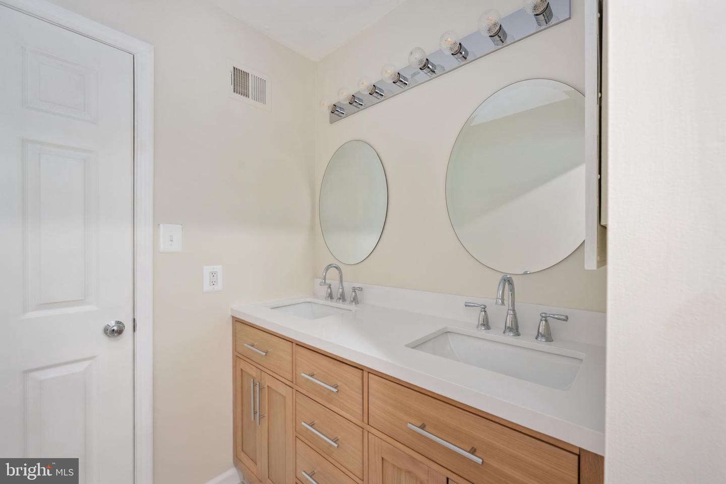 8412 SWEET PINE CT, SPRINGFIELD, Virginia 22153, 5 Bedrooms Bedrooms, ,4 BathroomsBathrooms,Residential,For sale,8412 SWEET PINE CT,VAFX2254322 MLS # VAFX2254322