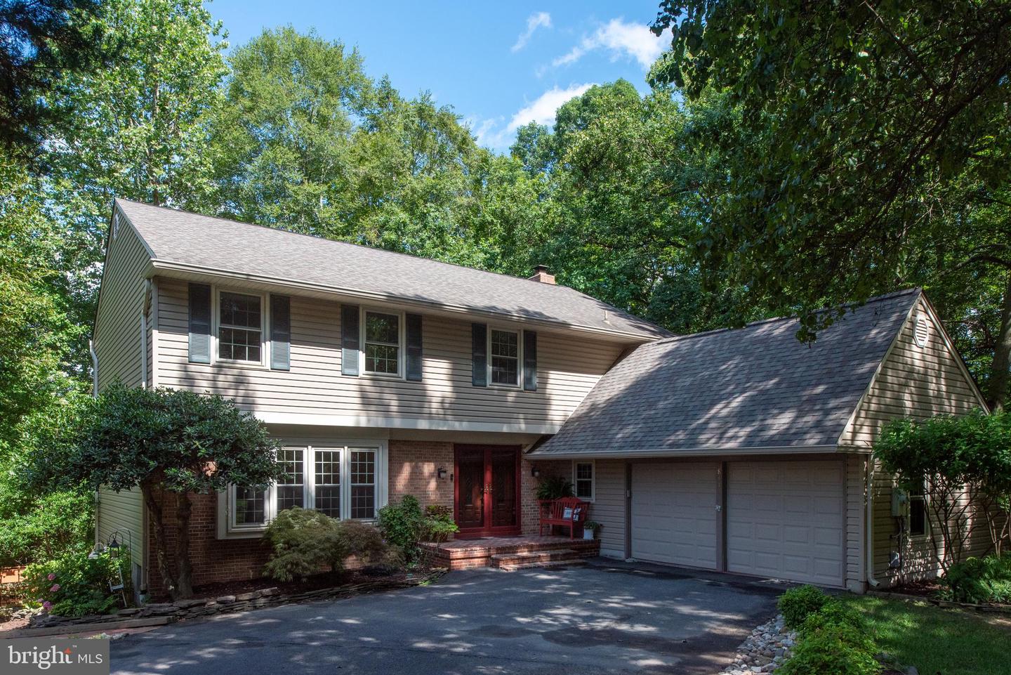 8412 SWEET PINE CT, SPRINGFIELD, Virginia 22153, 5 Bedrooms Bedrooms, ,4 BathroomsBathrooms,Residential,For sale,8412 SWEET PINE CT,VAFX2254322 MLS # VAFX2254322