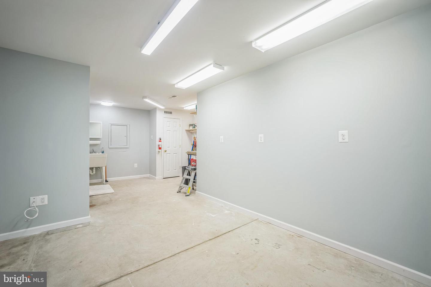 35540 COLLINGTON DR, ROUND HILL, Virginia 20141, 5 Bedrooms Bedrooms, ,3 BathroomsBathrooms,Residential,For sale,35540 COLLINGTON DR,VALO2101198 MLS # VALO2101198
