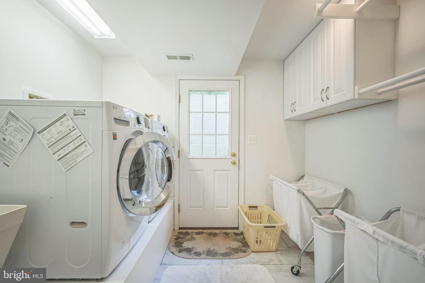 35540 COLLINGTON DR, ROUND HILL, Virginia 20141, 5 Bedrooms Bedrooms, ,3 BathroomsBathrooms,Residential,For sale,35540 COLLINGTON DR,VALO2101198 MLS # VALO2101198