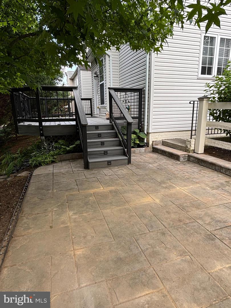 35540 COLLINGTON DR, ROUND HILL, Virginia 20141, 5 Bedrooms Bedrooms, ,3 BathroomsBathrooms,Residential,For sale,35540 COLLINGTON DR,VALO2101198 MLS # VALO2101198