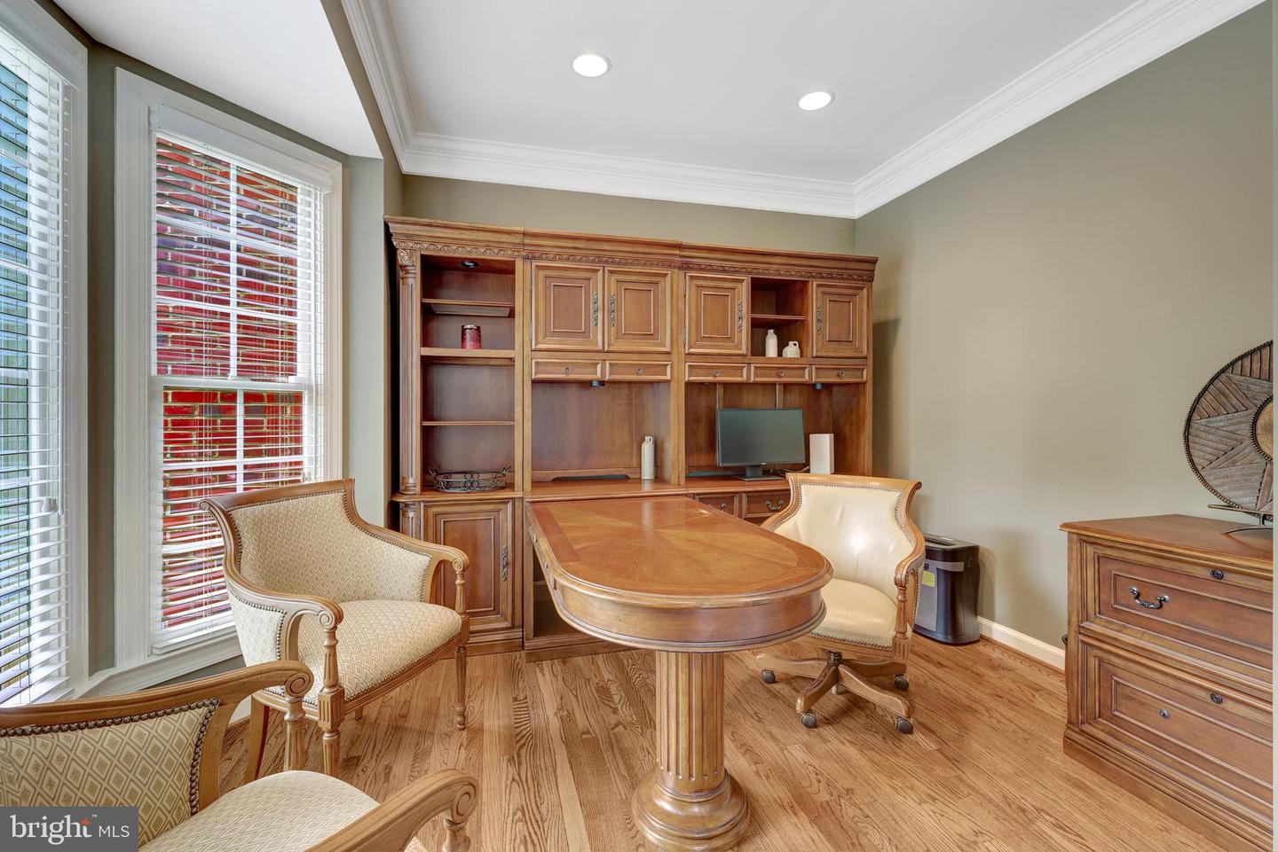 5271 TRACTOR LN, FAIRFAX, Virginia 22030, 5 Bedrooms Bedrooms, ,4 BathroomsBathrooms,Residential,For sale,5271 TRACTOR LN,VAFX2253790 MLS # VAFX2253790