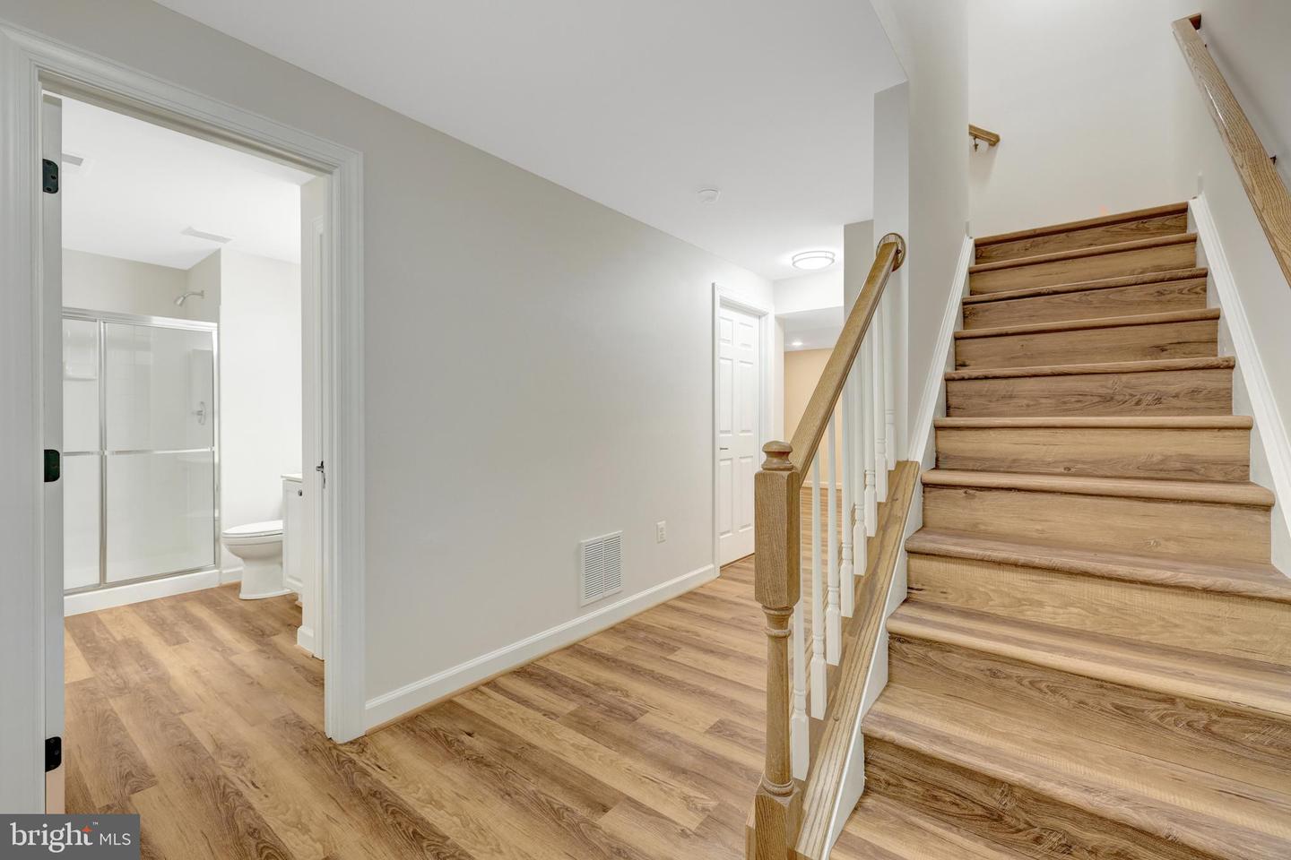 5271 TRACTOR LN, FAIRFAX, Virginia 22030, 5 Bedrooms Bedrooms, ,4 BathroomsBathrooms,Residential,For sale,5271 TRACTOR LN,VAFX2253790 MLS # VAFX2253790
