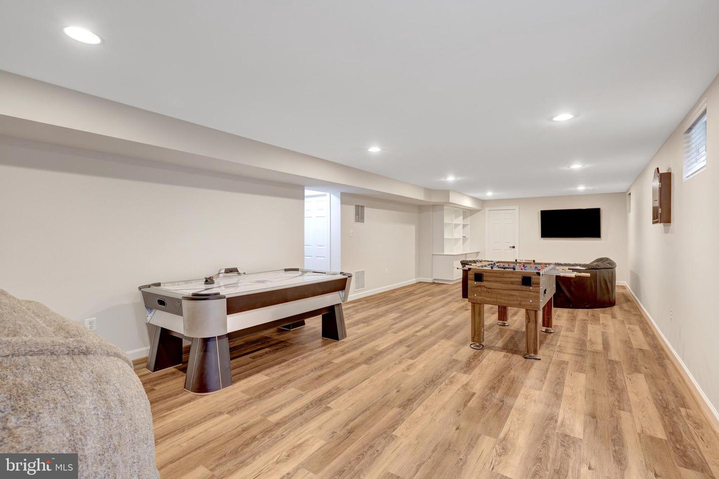 5271 TRACTOR LN, FAIRFAX, Virginia 22030, 5 Bedrooms Bedrooms, ,4 BathroomsBathrooms,Residential,For sale,5271 TRACTOR LN,VAFX2253790 MLS # VAFX2253790