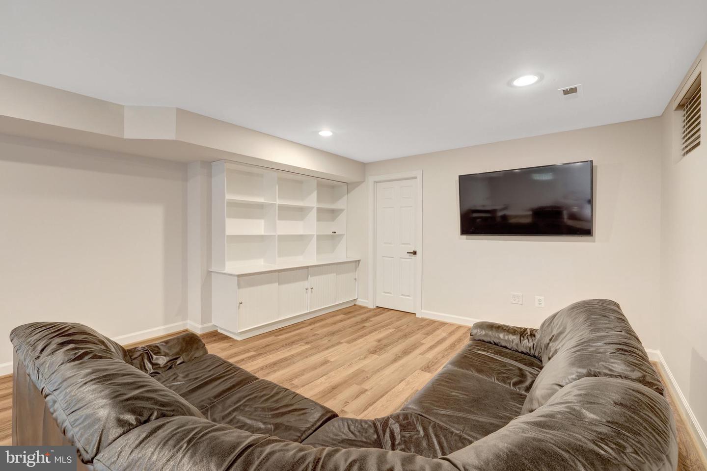 5271 TRACTOR LN, FAIRFAX, Virginia 22030, 5 Bedrooms Bedrooms, ,4 BathroomsBathrooms,Residential,For sale,5271 TRACTOR LN,VAFX2253790 MLS # VAFX2253790