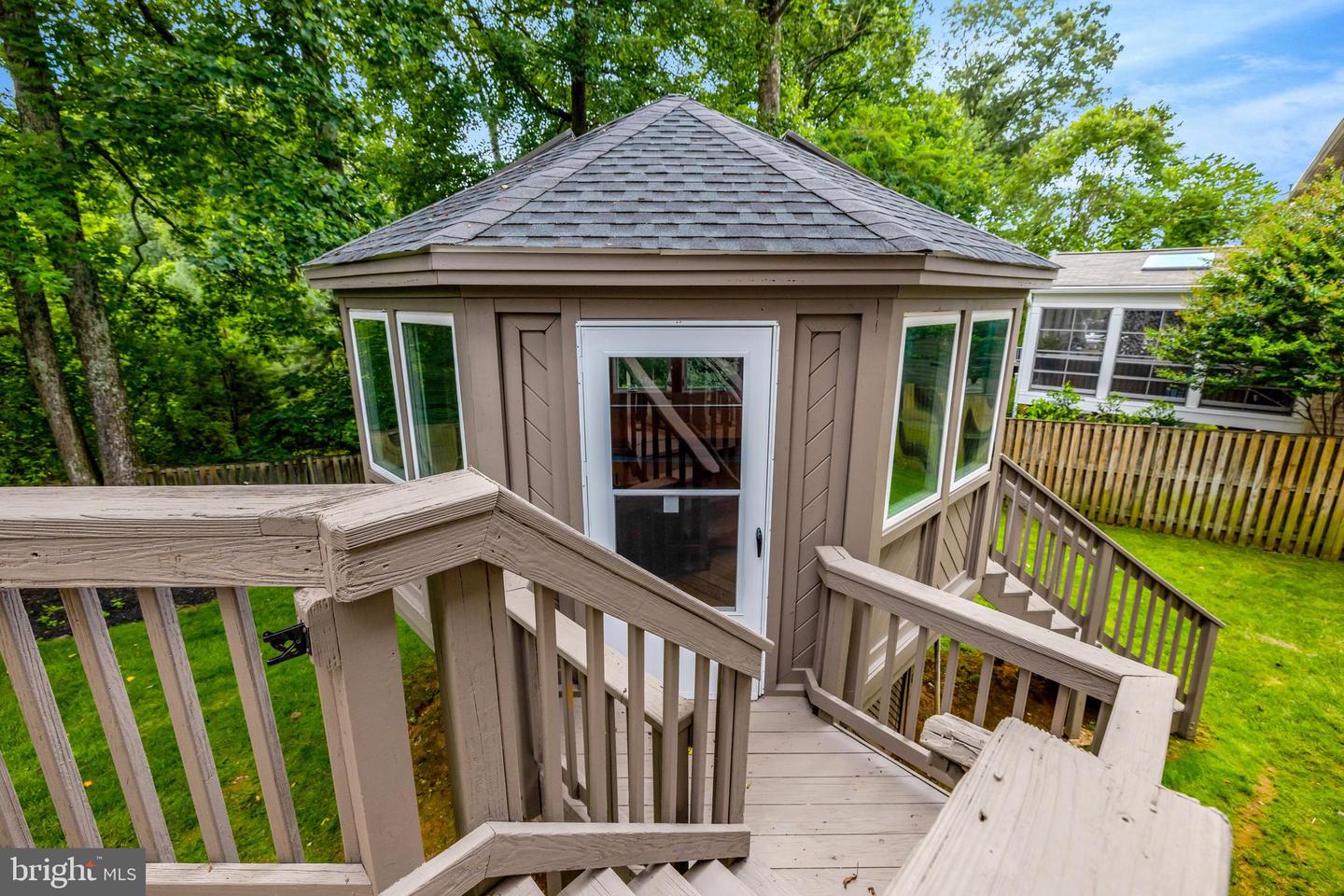 5271 TRACTOR LN, FAIRFAX, Virginia 22030, 5 Bedrooms Bedrooms, ,4 BathroomsBathrooms,Residential,For sale,5271 TRACTOR LN,VAFX2253790 MLS # VAFX2253790