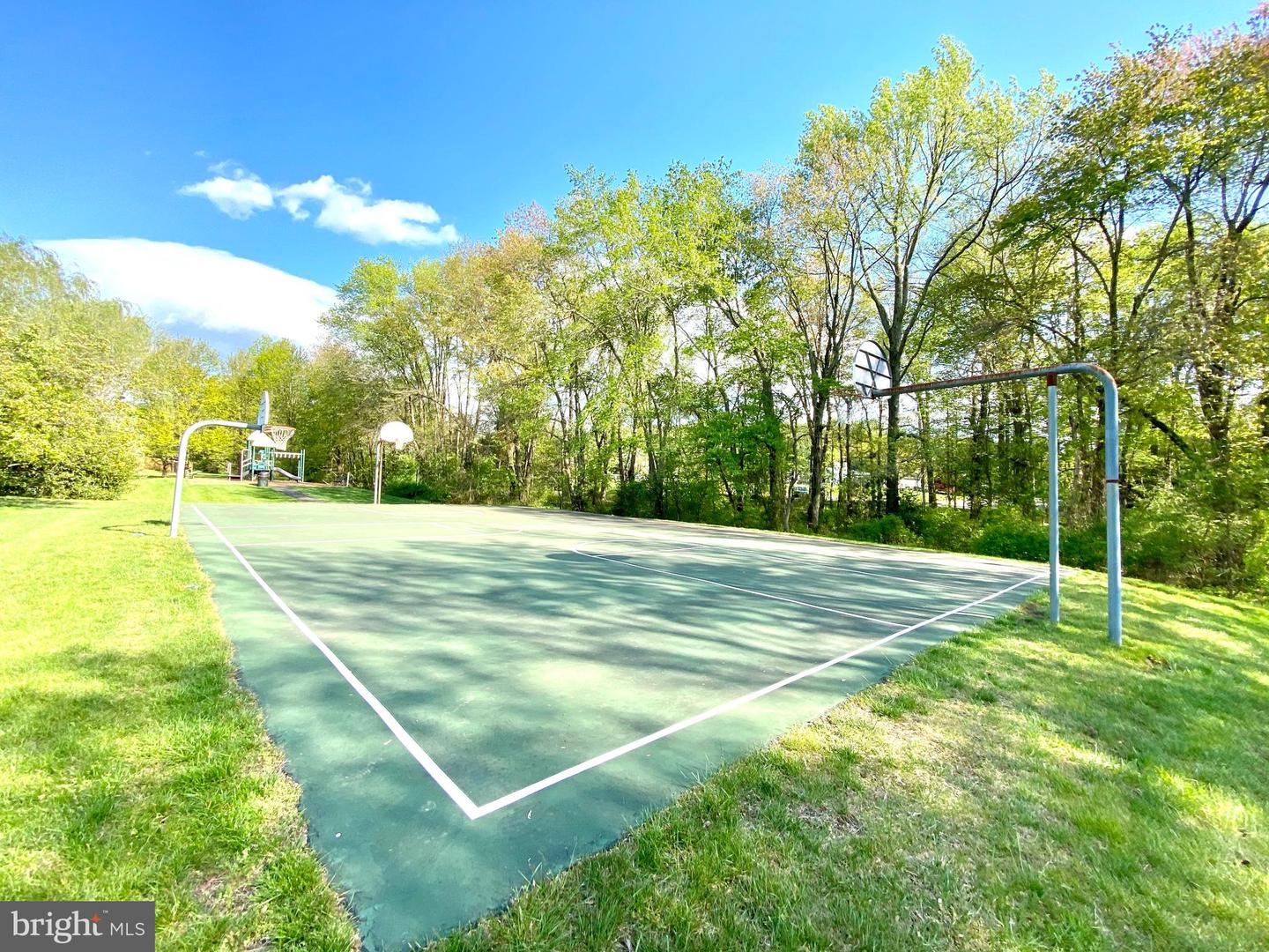 5271 TRACTOR LN, FAIRFAX, Virginia 22030, 5 Bedrooms Bedrooms, ,4 BathroomsBathrooms,Residential,For sale,5271 TRACTOR LN,VAFX2253790 MLS # VAFX2253790