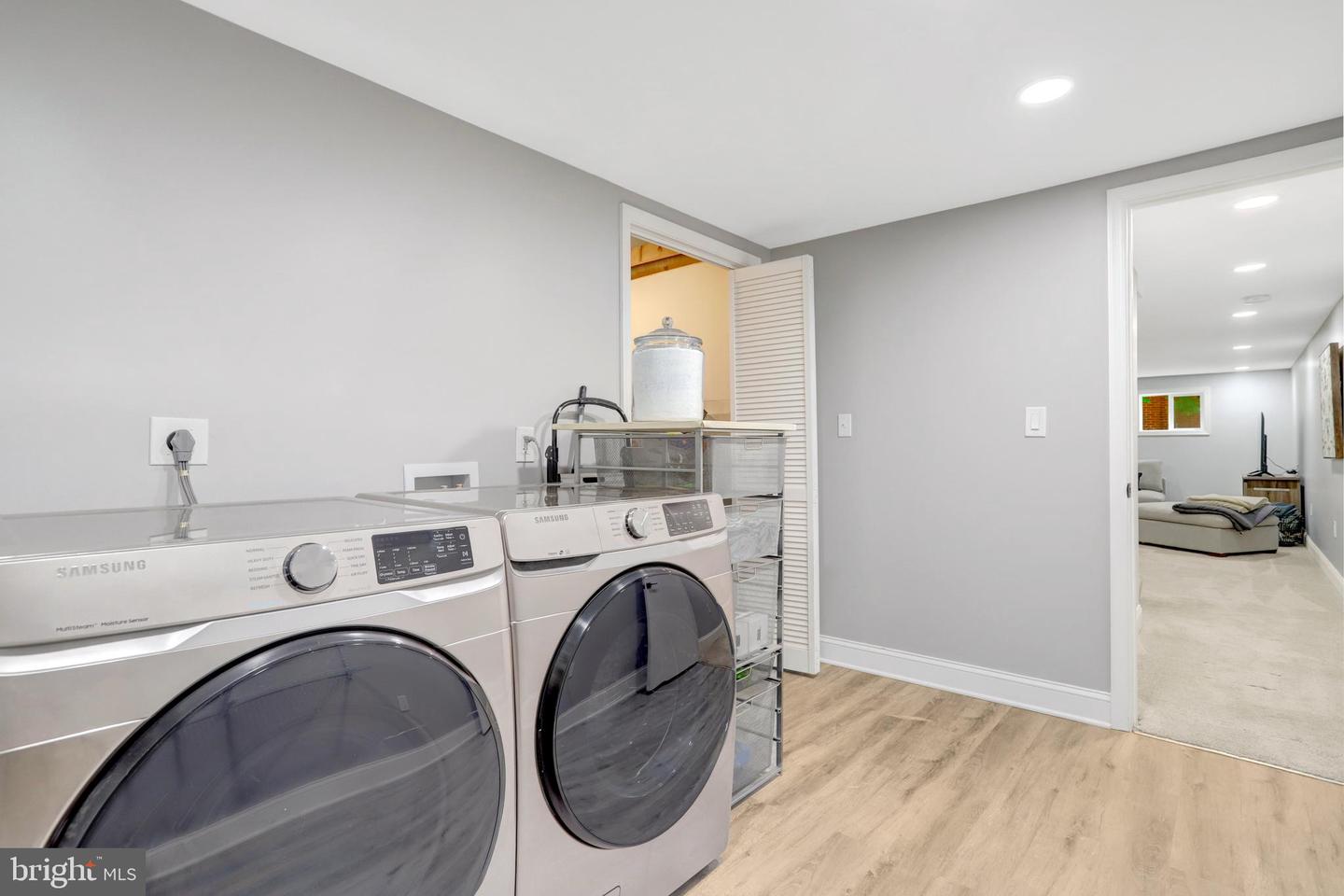 5418 INVERCHAPEL RD, SPRINGFIELD, Virginia 22151, 4 Bedrooms Bedrooms, ,3 BathroomsBathrooms,Residential,For sale,5418 INVERCHAPEL RD,VAFX2254392 MLS # VAFX2254392