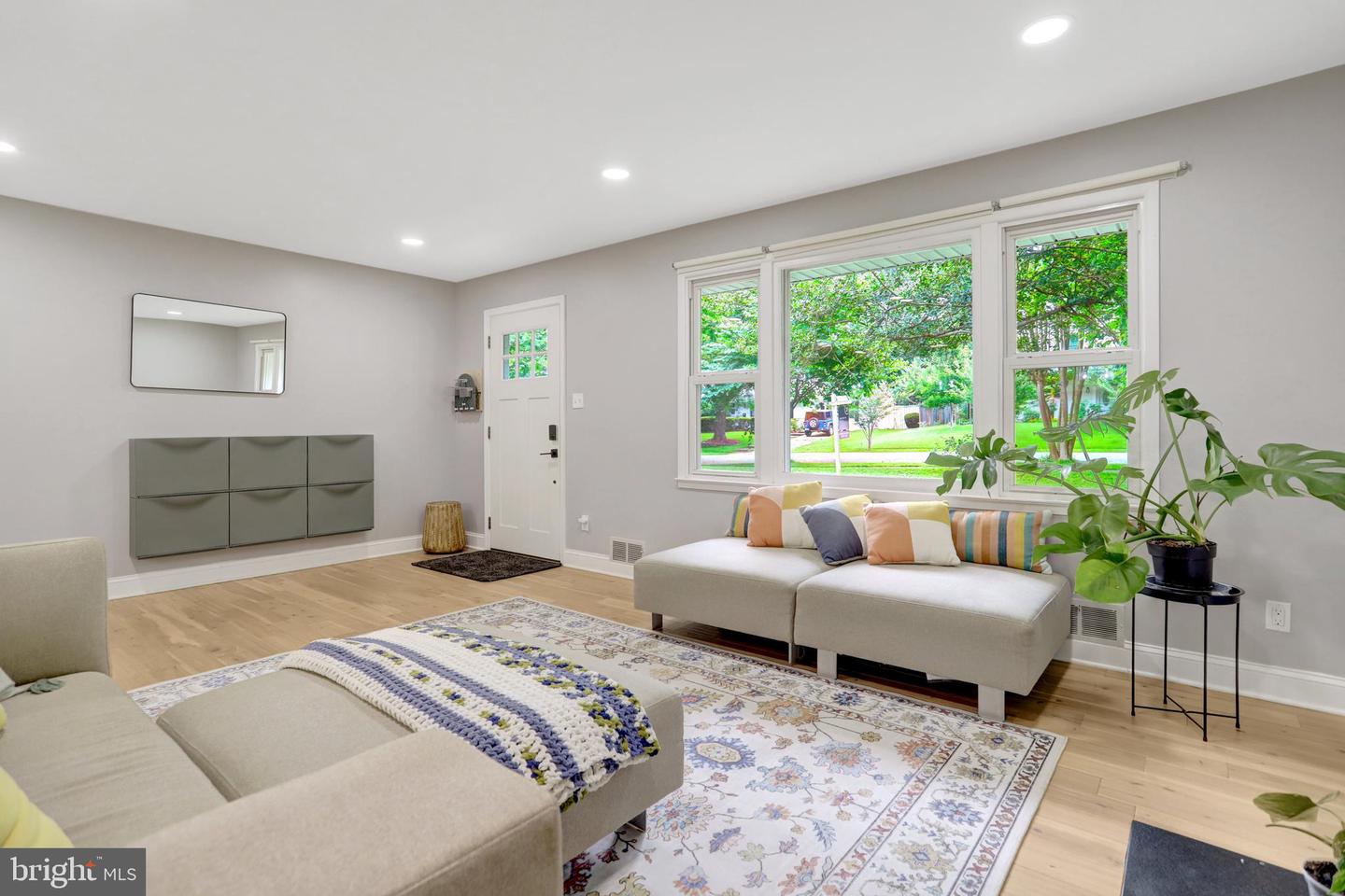 5418 INVERCHAPEL RD, SPRINGFIELD, Virginia 22151, 4 Bedrooms Bedrooms, ,3 BathroomsBathrooms,Residential,For sale,5418 INVERCHAPEL RD,VAFX2254392 MLS # VAFX2254392