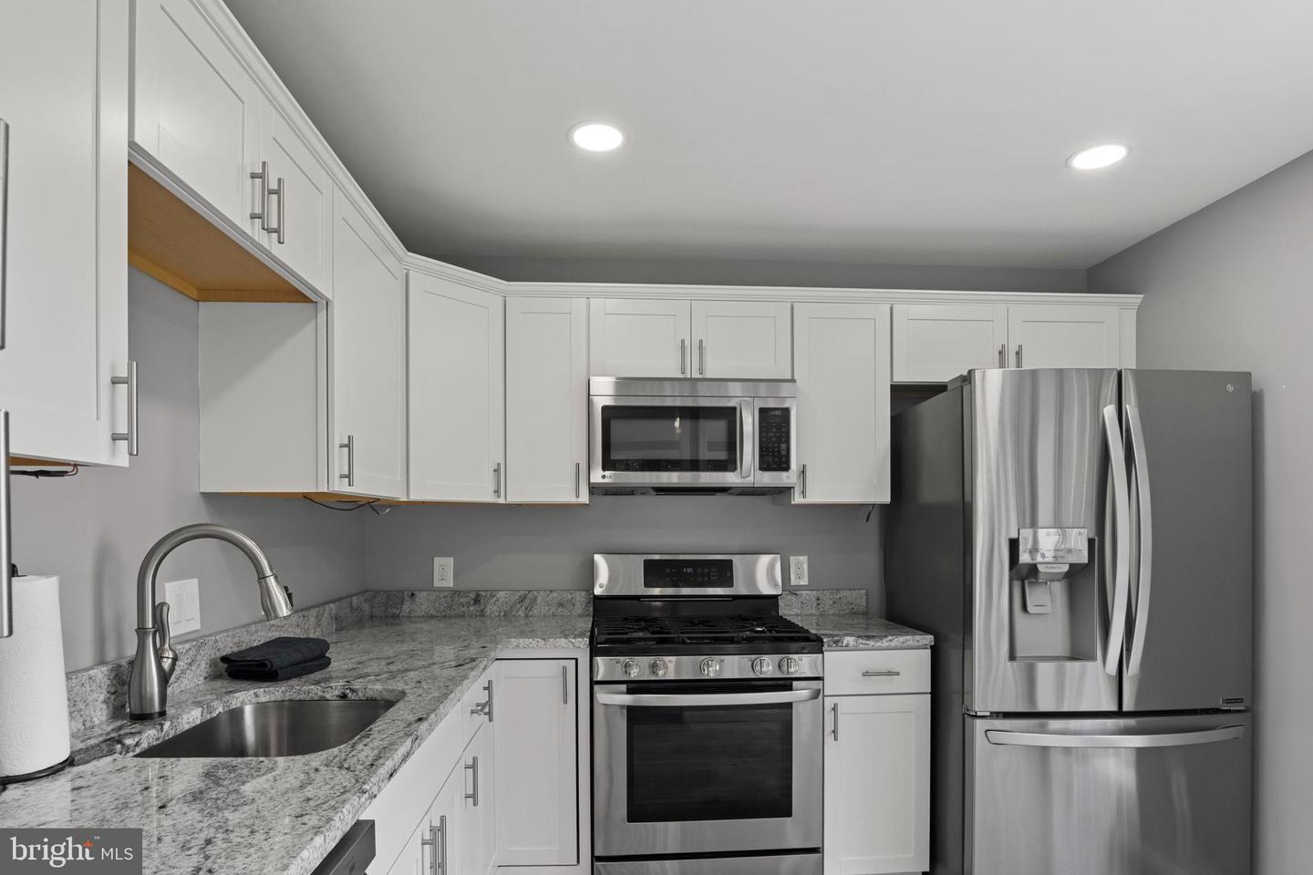 21845 BALDWIN SQ #201, STERLING, Virginia 20164, 2 Bedrooms Bedrooms, ,2 BathroomsBathrooms,Residential,For sale,21845 BALDWIN SQ #201,VALO2101194 MLS # VALO2101194