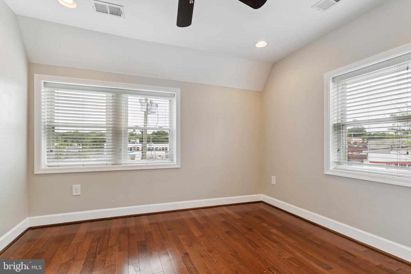 5411 2ND ST NW, WASHINGTON, District Of Columbia 20011, 3 Bedrooms Bedrooms, ,3 BathroomsBathrooms,Residential,For sale,5411 2ND ST NW,DCDC2209534 MLS # DCDC2209534