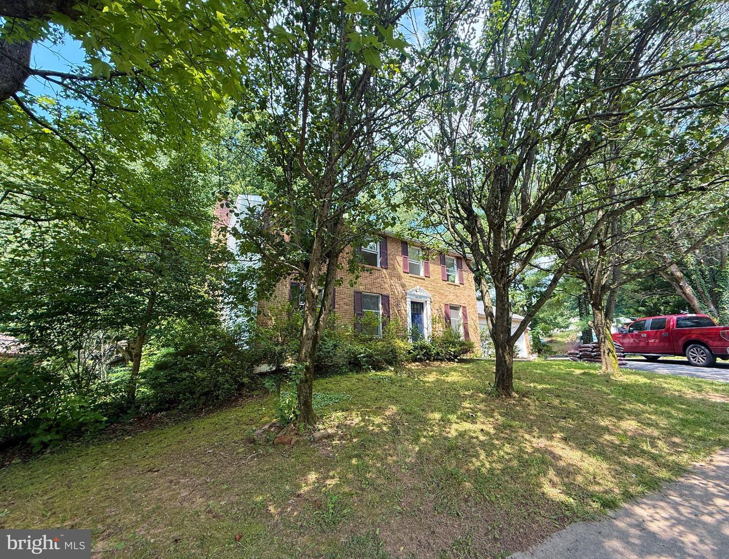 4620 UNIVERSITY DR, FAIRFAX, Virginia 22030, 4 Bedrooms Bedrooms, ,2 BathroomsBathrooms,Residential,For sale,4620 UNIVERSITY DR,VAFX2254516 MLS # VAFX2254516