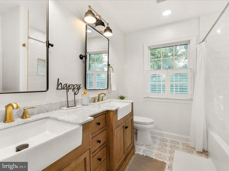 247 MCGUIRE RD, WINCHESTER, Virginia 22603, 4 Bedrooms Bedrooms, ,2 BathroomsBathrooms,Residential,For sale,247 MCGUIRE RD,VAFV2035358 MLS # VAFV2035358