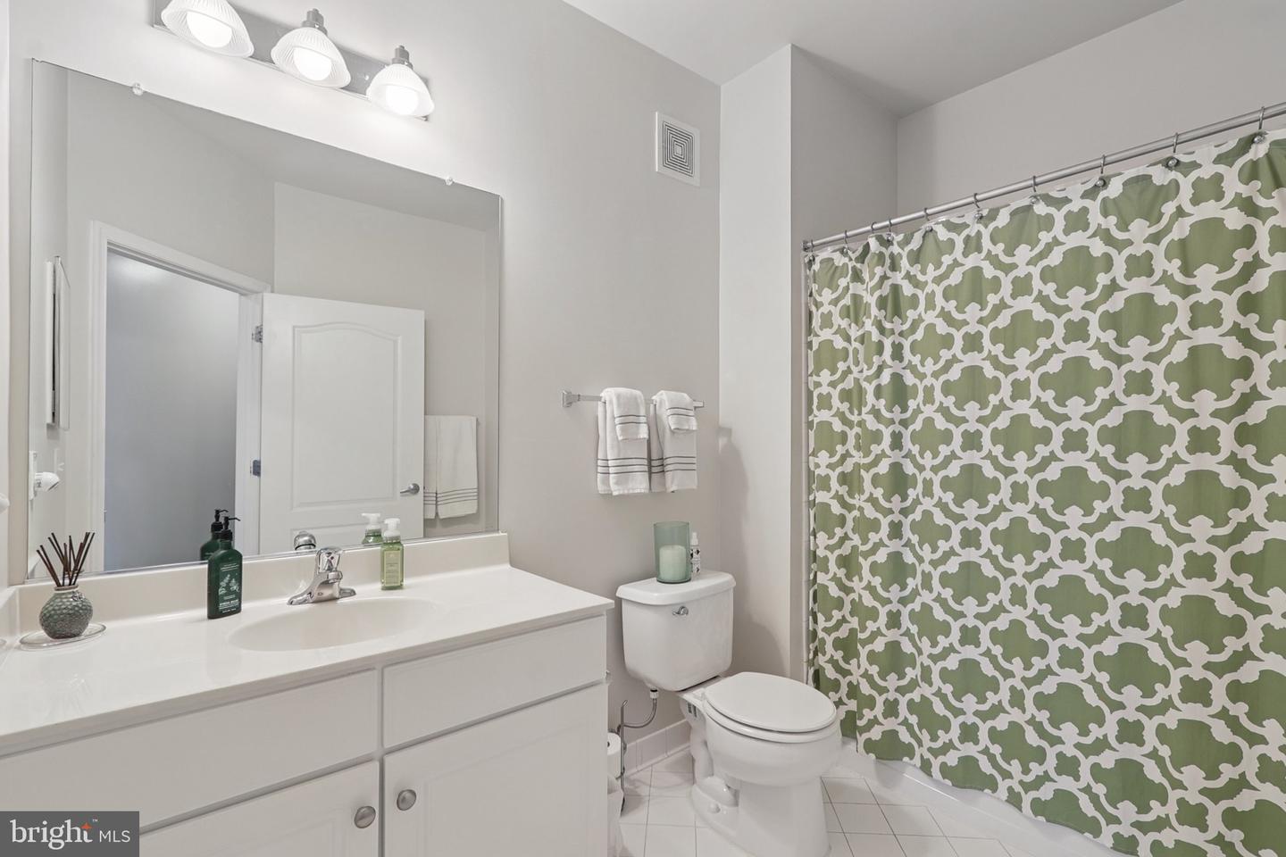 1621 LADUE CT #104, WOODBRIDGE, Virginia 22191, 2 Bedrooms Bedrooms, ,2 BathroomsBathrooms,Residential,For sale,1621 LADUE CT #104,VAPW2098974 MLS # VAPW2098974