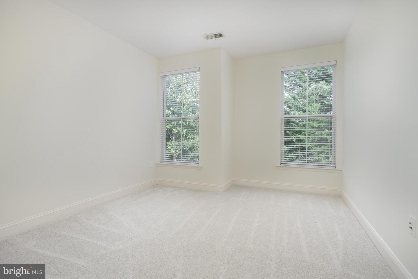 8600 LIBERTY TRL #206, MANASSAS, Virginia 20110, 2 Bedrooms Bedrooms, ,2 BathroomsBathrooms,Residential,For sale,8600 LIBERTY TRL #206,VAMN2008652 MLS # VAMN2008652