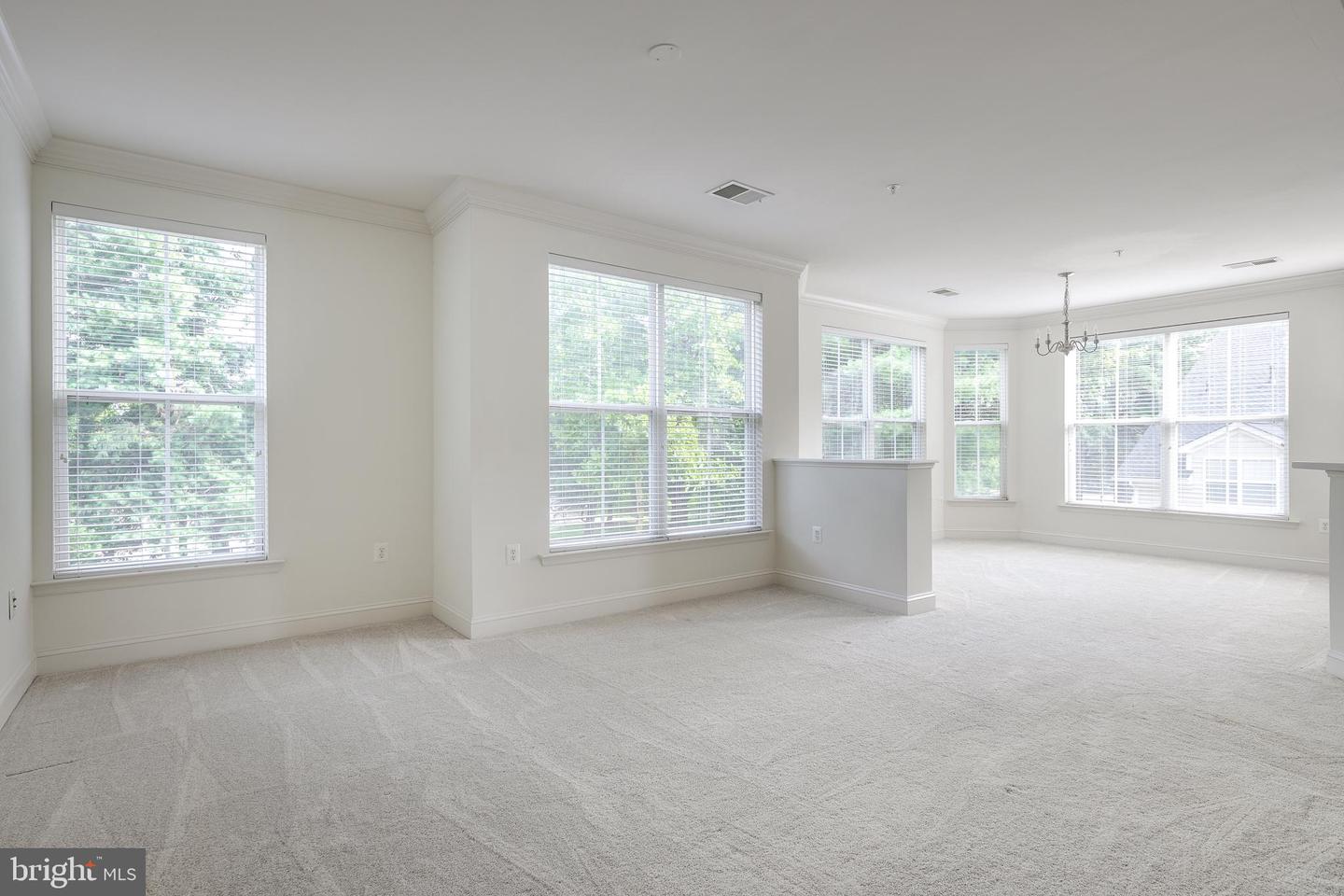 8600 LIBERTY TRL #206, MANASSAS, Virginia 20110, 2 Bedrooms Bedrooms, ,2 BathroomsBathrooms,Residential,For sale,8600 LIBERTY TRL #206,VAMN2008652 MLS # VAMN2008652