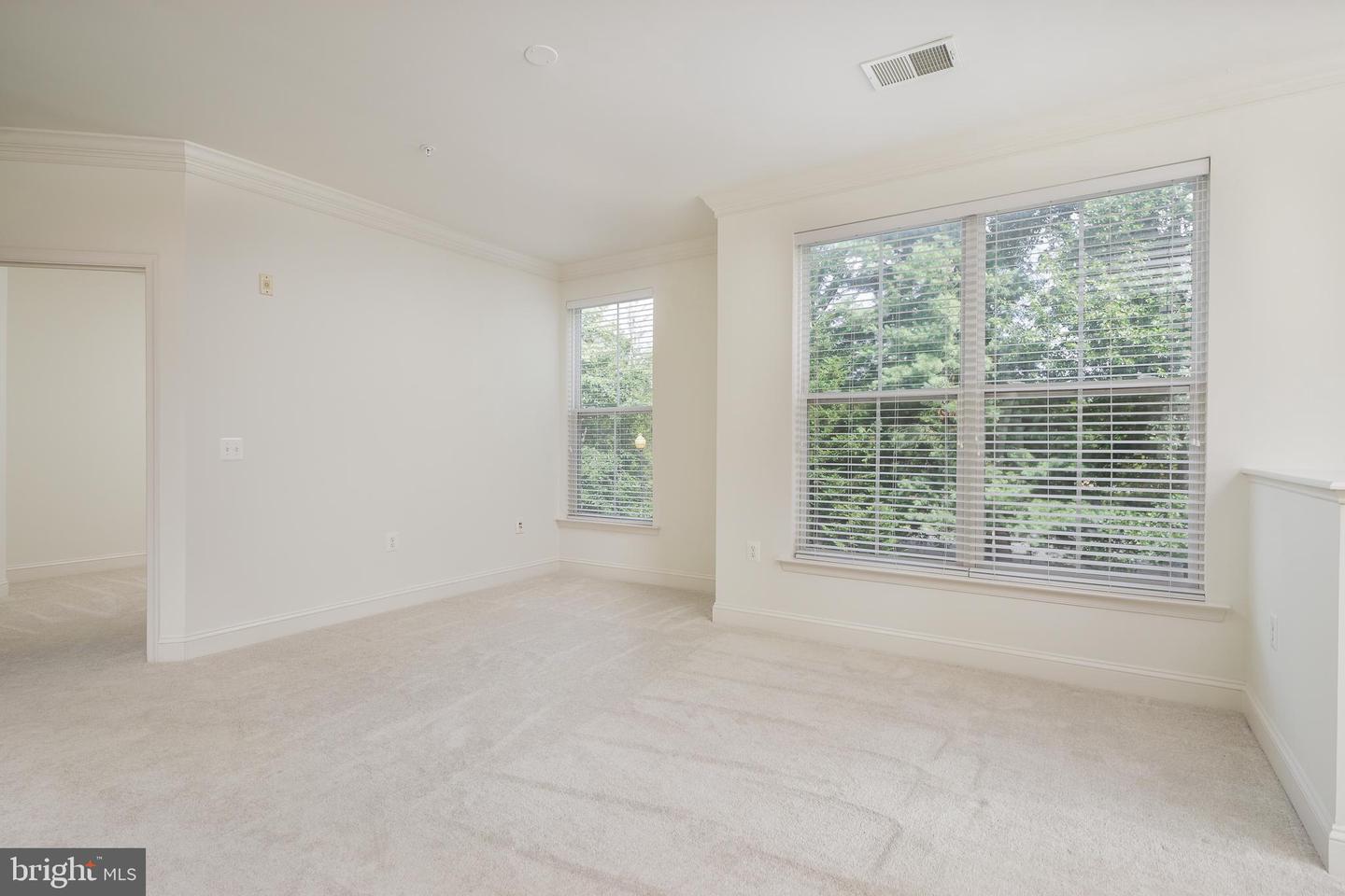 8600 LIBERTY TRL #206, MANASSAS, Virginia 20110, 2 Bedrooms Bedrooms, ,2 BathroomsBathrooms,Residential,For sale,8600 LIBERTY TRL #206,VAMN2008652 MLS # VAMN2008652