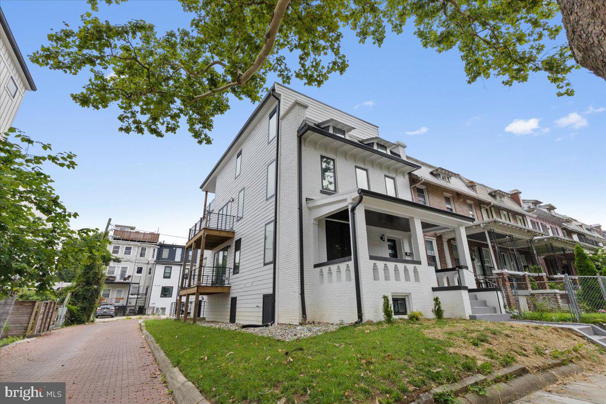 641 QUEBEC PL NW #1, WASHINGTON, District Of Columbia 20010, 4 Bedrooms Bedrooms, ,3 BathroomsBathrooms,Residential,For sale,641 QUEBEC PL NW #1,DCDC2209560 MLS # DCDC2209560