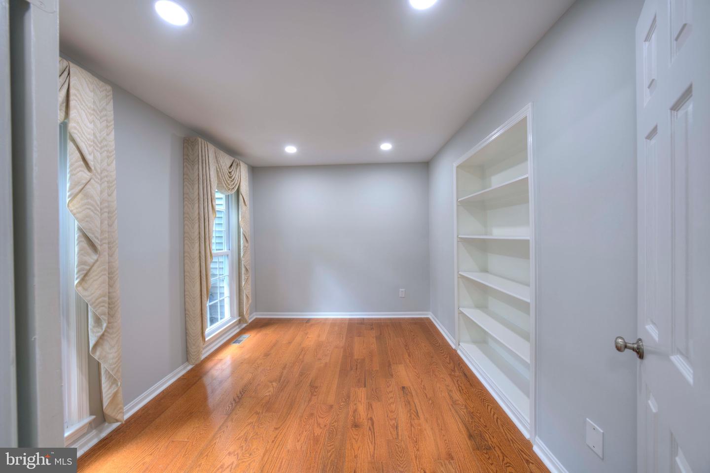 1566 OLD EATON LN, RESTON, Virginia 20194, 4 Bedrooms Bedrooms, ,3 BathroomsBathrooms,Residential,For sale,1566 OLD EATON LN,VAFX2254540 MLS # VAFX2254540