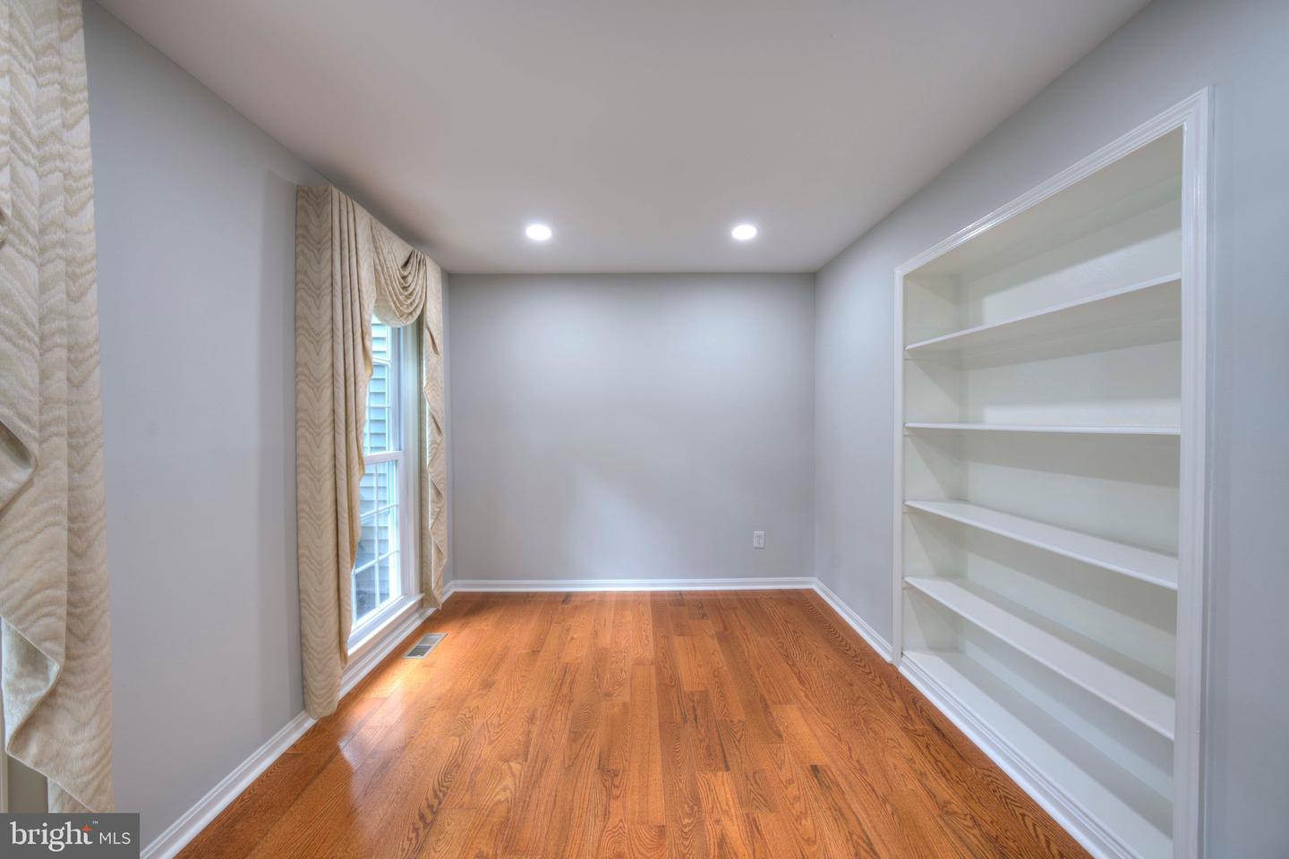 1566 OLD EATON LN, RESTON, Virginia 20194, 4 Bedrooms Bedrooms, ,3 BathroomsBathrooms,Residential,For sale,1566 OLD EATON LN,VAFX2254540 MLS # VAFX2254540