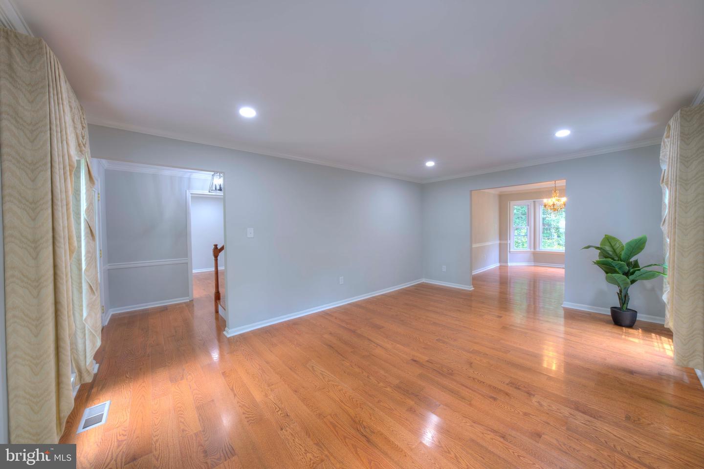 1566 OLD EATON LN, RESTON, Virginia 20194, 4 Bedrooms Bedrooms, ,3 BathroomsBathrooms,Residential,For sale,1566 OLD EATON LN,VAFX2254540 MLS # VAFX2254540