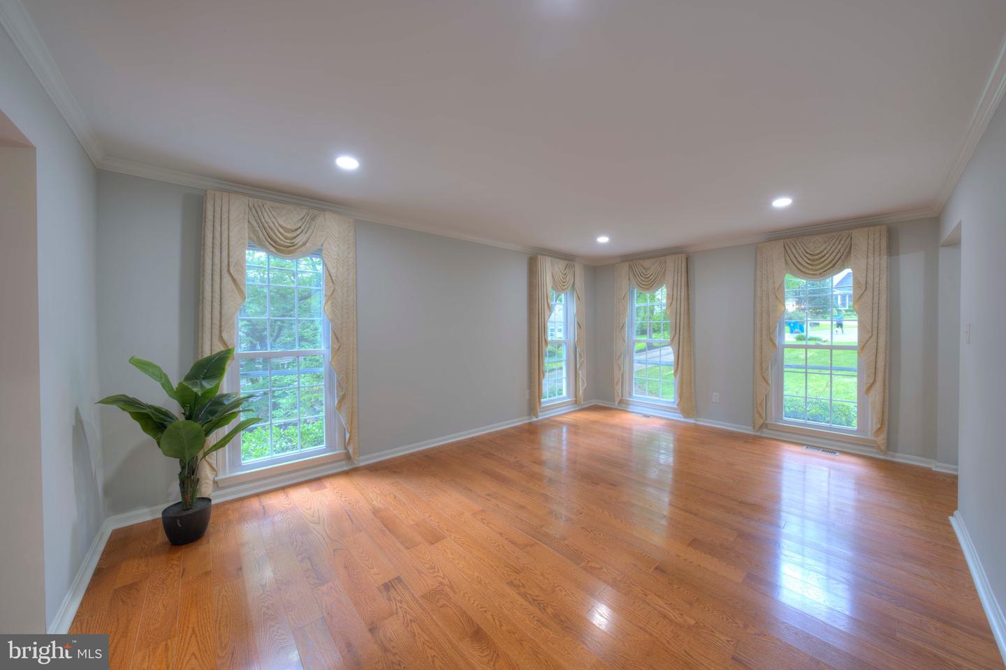 1566 OLD EATON LN, RESTON, Virginia 20194, 4 Bedrooms Bedrooms, ,3 BathroomsBathrooms,Residential,For sale,1566 OLD EATON LN,VAFX2254540 MLS # VAFX2254540