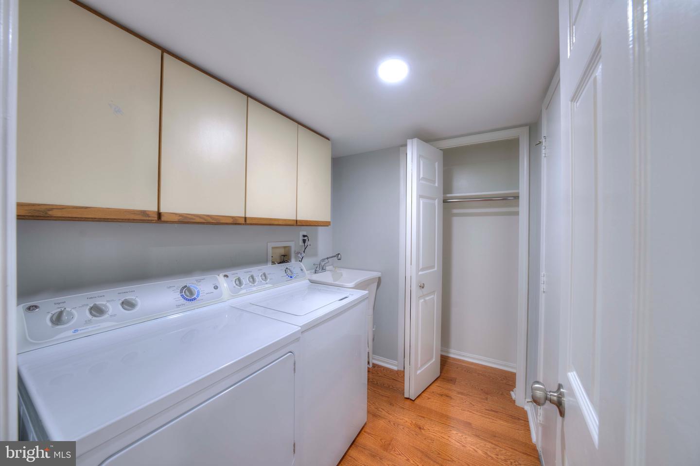 1566 OLD EATON LN, RESTON, Virginia 20194, 4 Bedrooms Bedrooms, ,3 BathroomsBathrooms,Residential,For sale,1566 OLD EATON LN,VAFX2254540 MLS # VAFX2254540