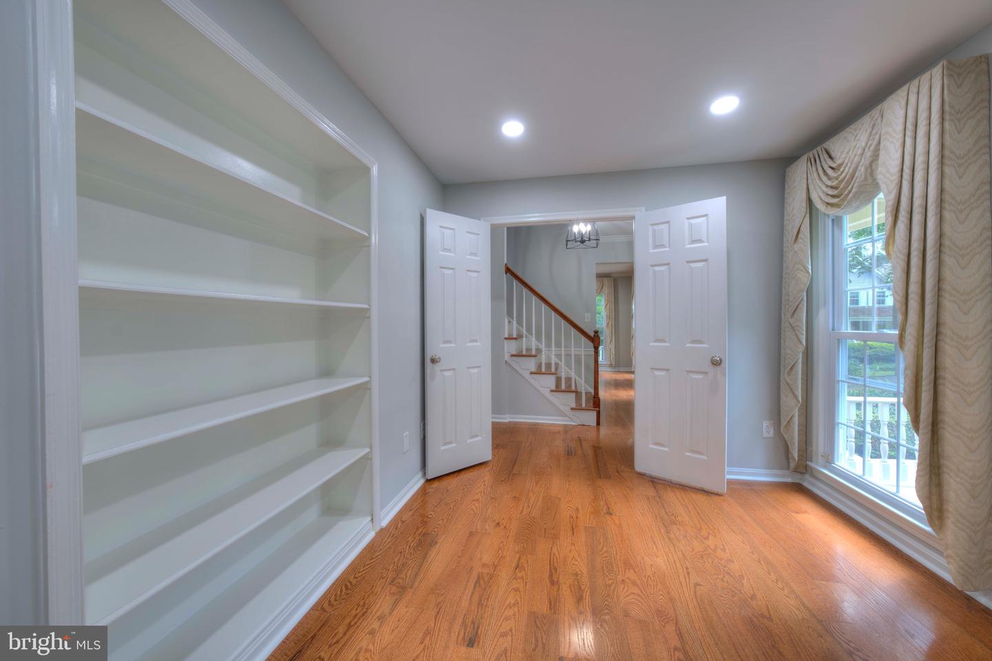 1566 OLD EATON LN, RESTON, Virginia 20194, 4 Bedrooms Bedrooms, ,3 BathroomsBathrooms,Residential,For sale,1566 OLD EATON LN,VAFX2254540 MLS # VAFX2254540