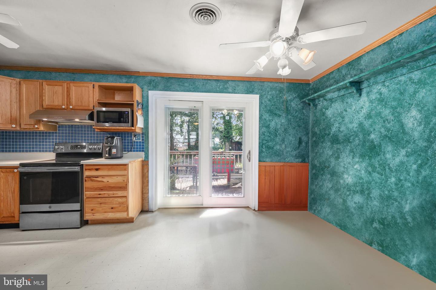 15114 CALEXICO LN, WOODBRIDGE, Virginia 22193, 4 Bedrooms Bedrooms, ,2 BathroomsBathrooms,Residential,For sale,15114 CALEXICO LN,VAPW2098864 MLS # VAPW2098864