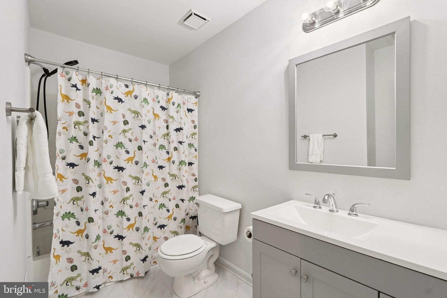 6110-A HOSKINS HOLLOW CIR, CENTREVILLE, Virginia 20121, 3 Bedrooms Bedrooms, ,2 BathroomsBathrooms,Residential,For sale,6110-A HOSKINS HOLLOW CIR,VAFX2254708 MLS # VAFX2254708