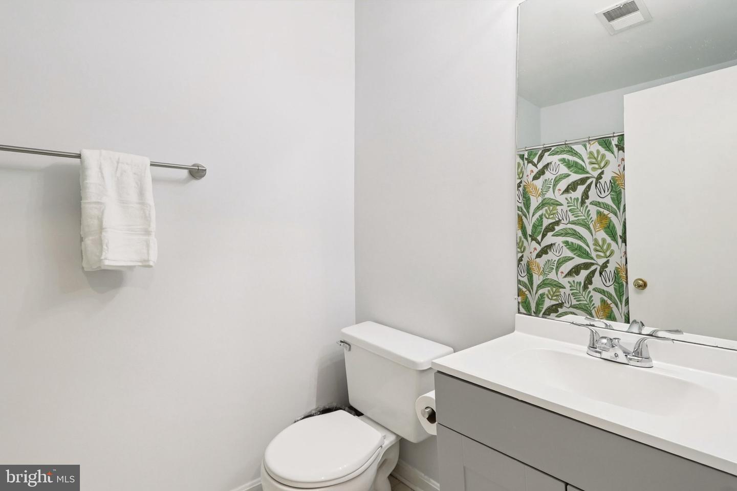 6110-A HOSKINS HOLLOW CIR, CENTREVILLE, Virginia 20121, 3 Bedrooms Bedrooms, ,2 BathroomsBathrooms,Residential,For sale,6110-A HOSKINS HOLLOW CIR,VAFX2254708 MLS # VAFX2254708
