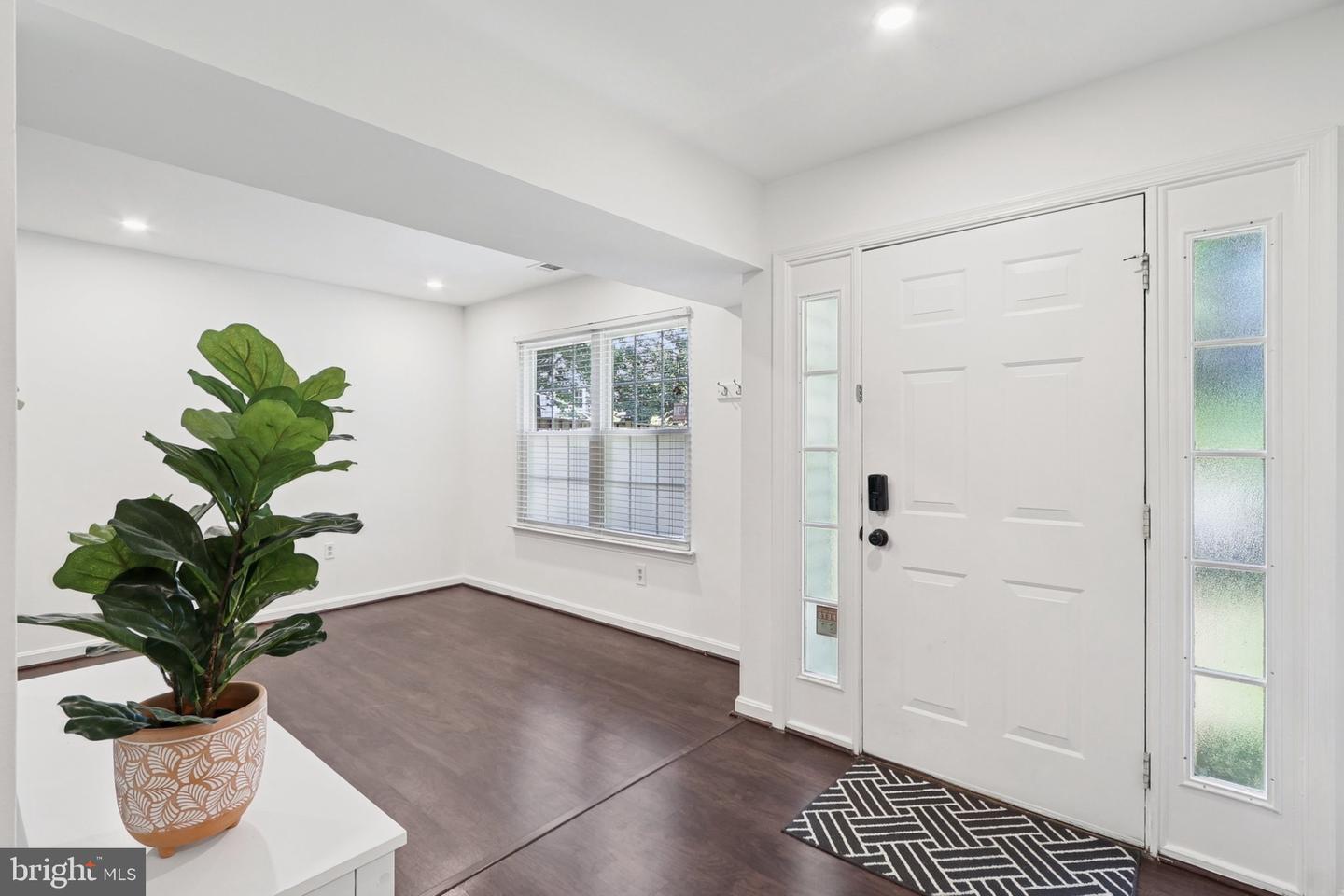 6110-A HOSKINS HOLLOW CIR, CENTREVILLE, Virginia 20121, 3 Bedrooms Bedrooms, ,2 BathroomsBathrooms,Residential,For sale,6110-A HOSKINS HOLLOW CIR,VAFX2254708 MLS # VAFX2254708
