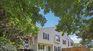 6110-A HOSKINS HOLLOW CIR, CENTREVILLE, Virginia 20121, 3 Bedrooms Bedrooms, ,2 BathroomsBathrooms,Residential,For sale,6110-A HOSKINS HOLLOW CIR,VAFX2254708 MLS # VAFX2254708