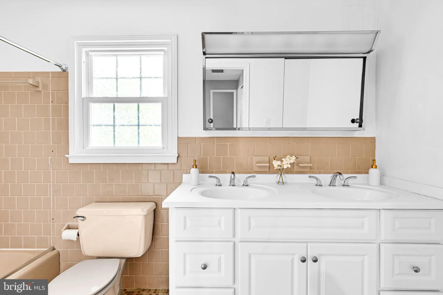 8618 GATESHEAD RD, ALEXANDRIA, Virginia 22309, 4 Bedrooms Bedrooms, ,2 BathroomsBathrooms,Residential,For sale,8618 GATESHEAD RD,VAFX2254856 MLS # VAFX2254856