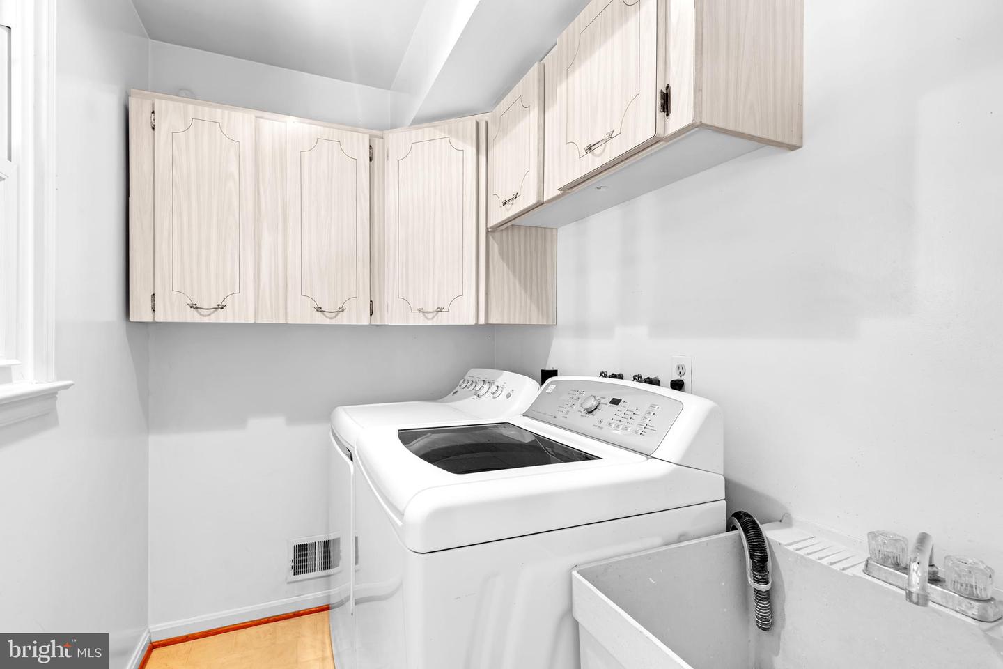 8618 GATESHEAD RD, ALEXANDRIA, Virginia 22309, 4 Bedrooms Bedrooms, ,2 BathroomsBathrooms,Residential,For sale,8618 GATESHEAD RD,VAFX2254856 MLS # VAFX2254856
