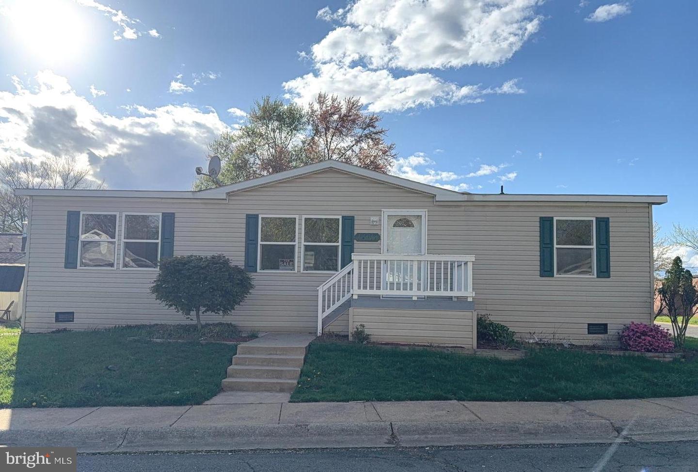 14517 BRANIFF CIRCLE, CHANTILLY, Virginia 20151, 3 Bedrooms Bedrooms, ,2 BathroomsBathrooms,Residential,For sale,14517 BRANIFF CIRCLE,VAFX2235736 MLS # VAFX2235736