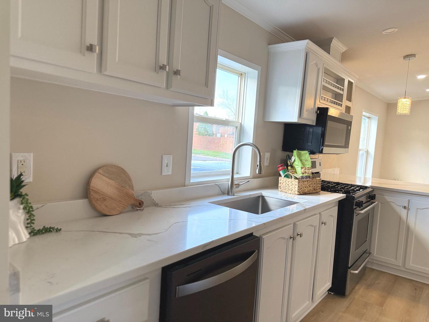 14517 BRANIFF CIRCLE, CHANTILLY, Virginia 20151, 3 Bedrooms Bedrooms, ,2 BathroomsBathrooms,Residential,For sale,14517 BRANIFF CIRCLE,VAFX2235736 MLS # VAFX2235736