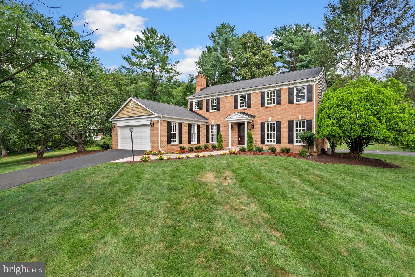 9406 FAIRPINE LN, GREAT FALLS, Virginia 22066, 5 Bedrooms Bedrooms, ,3 BathroomsBathrooms,Residential,For sale,9406 FAIRPINE LN,VAFX2245892 MLS # VAFX2245892