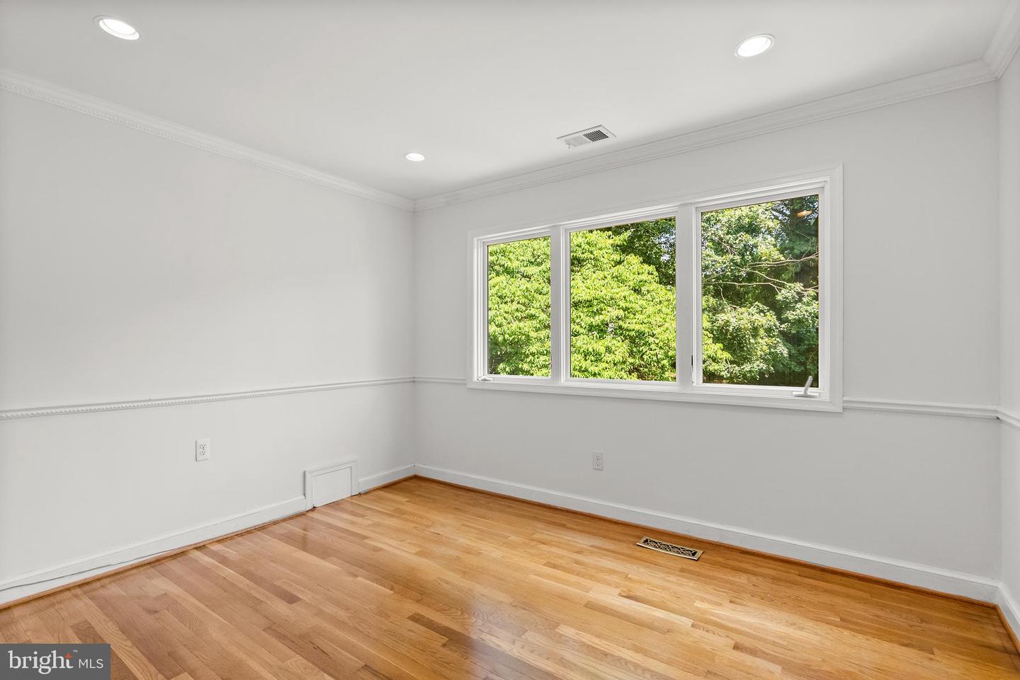 9406 FAIRPINE LN, GREAT FALLS, Virginia 22066, 5 Bedrooms Bedrooms, ,3 BathroomsBathrooms,Residential,For sale,9406 FAIRPINE LN,VAFX2245892 MLS # VAFX2245892
