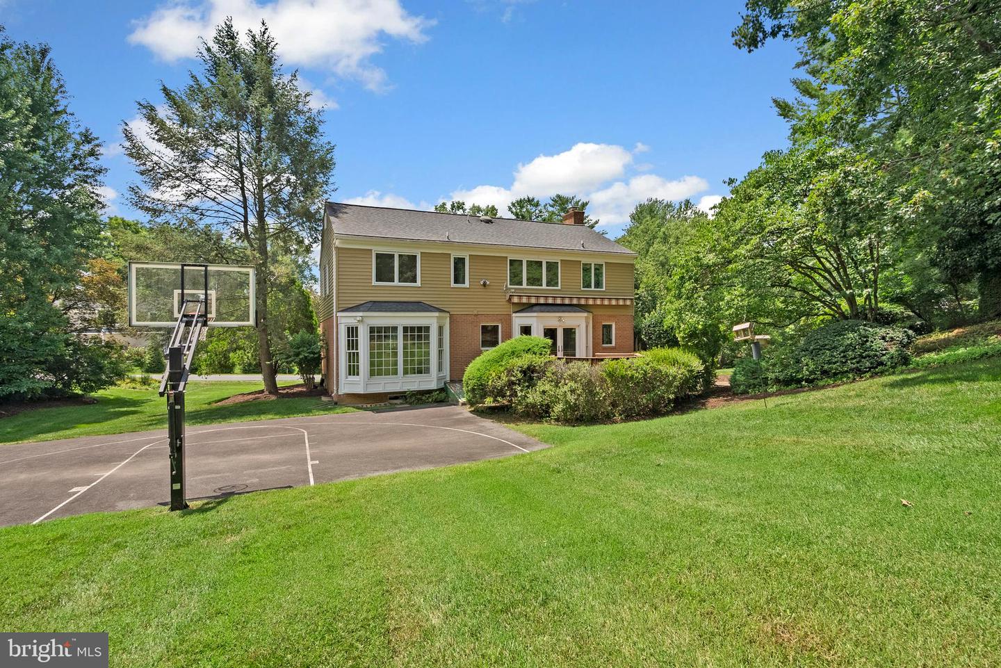 9406 FAIRPINE LN, GREAT FALLS, Virginia 22066, 5 Bedrooms Bedrooms, ,3 BathroomsBathrooms,Residential,For sale,9406 FAIRPINE LN,VAFX2245892 MLS # VAFX2245892