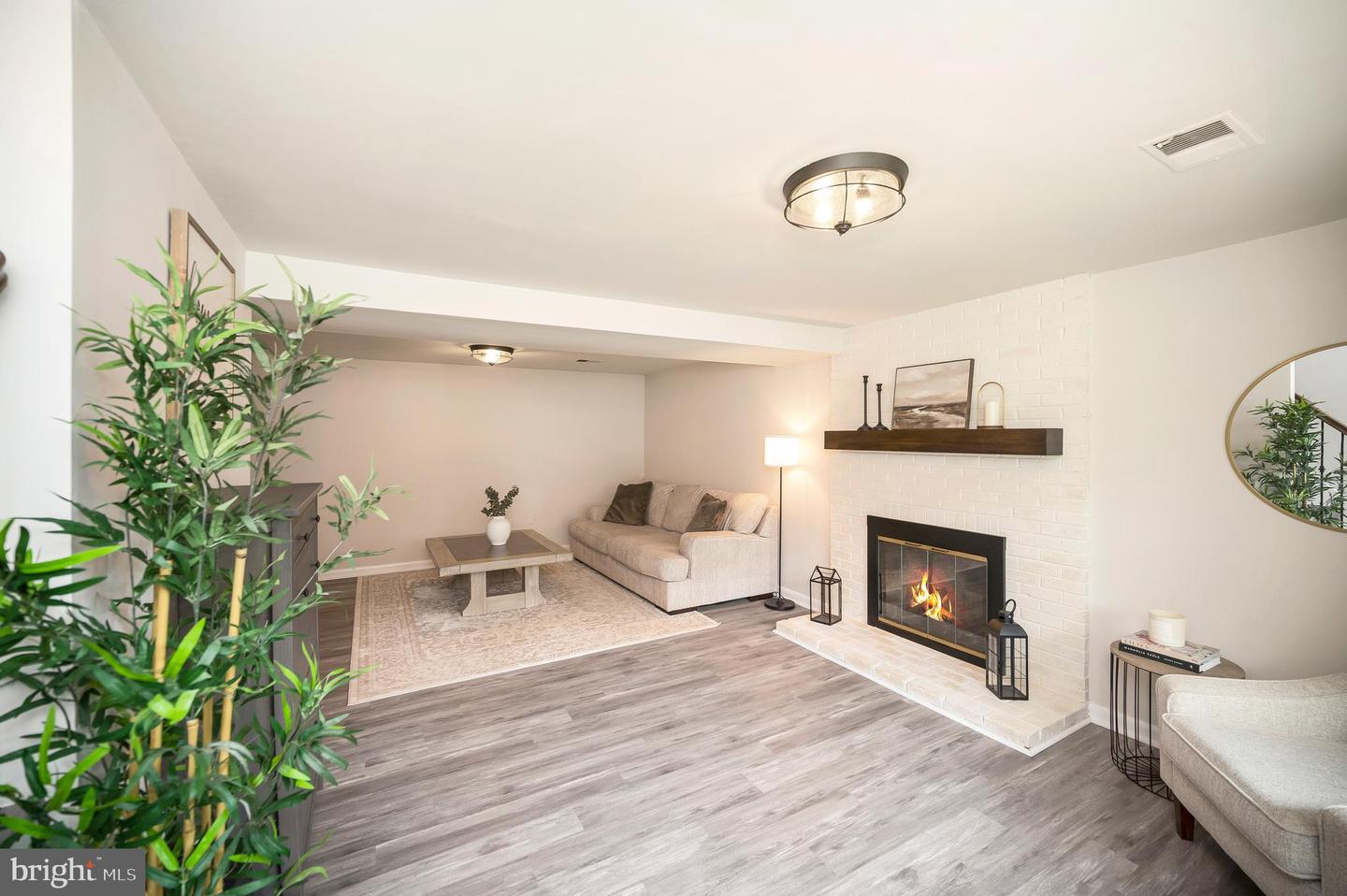 14204 LINDENDALE RD, WOODBRIDGE, Virginia 22193, 4 Bedrooms Bedrooms, 8 Rooms Rooms,2 BathroomsBathrooms,Residential,For sale,14204 LINDENDALE RD,VAPW2096502 MLS # VAPW2096502