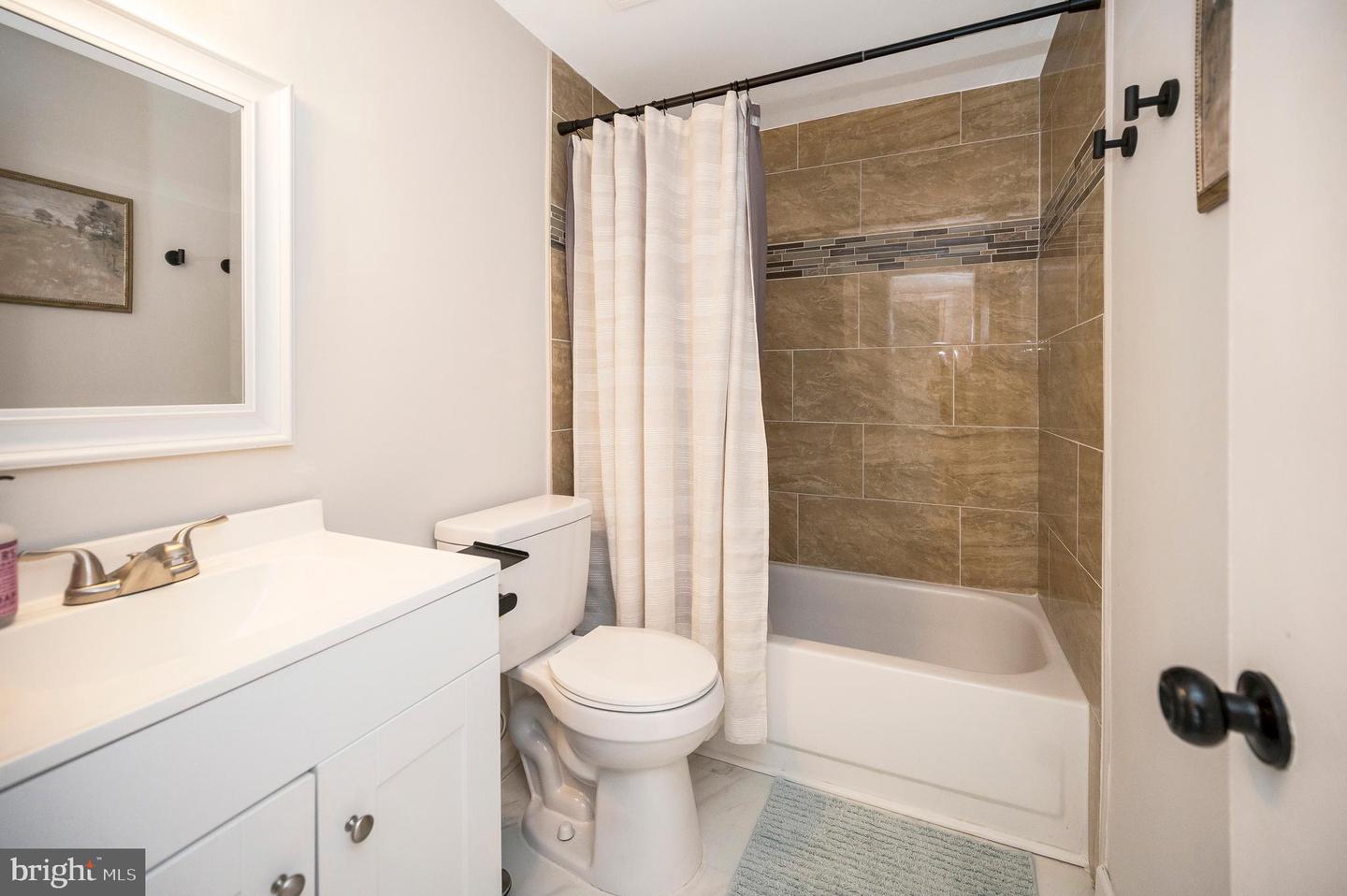 14204 LINDENDALE RD, WOODBRIDGE, Virginia 22193, 4 Bedrooms Bedrooms, 8 Rooms Rooms,2 BathroomsBathrooms,Residential,For sale,14204 LINDENDALE RD,VAPW2096502 MLS # VAPW2096502