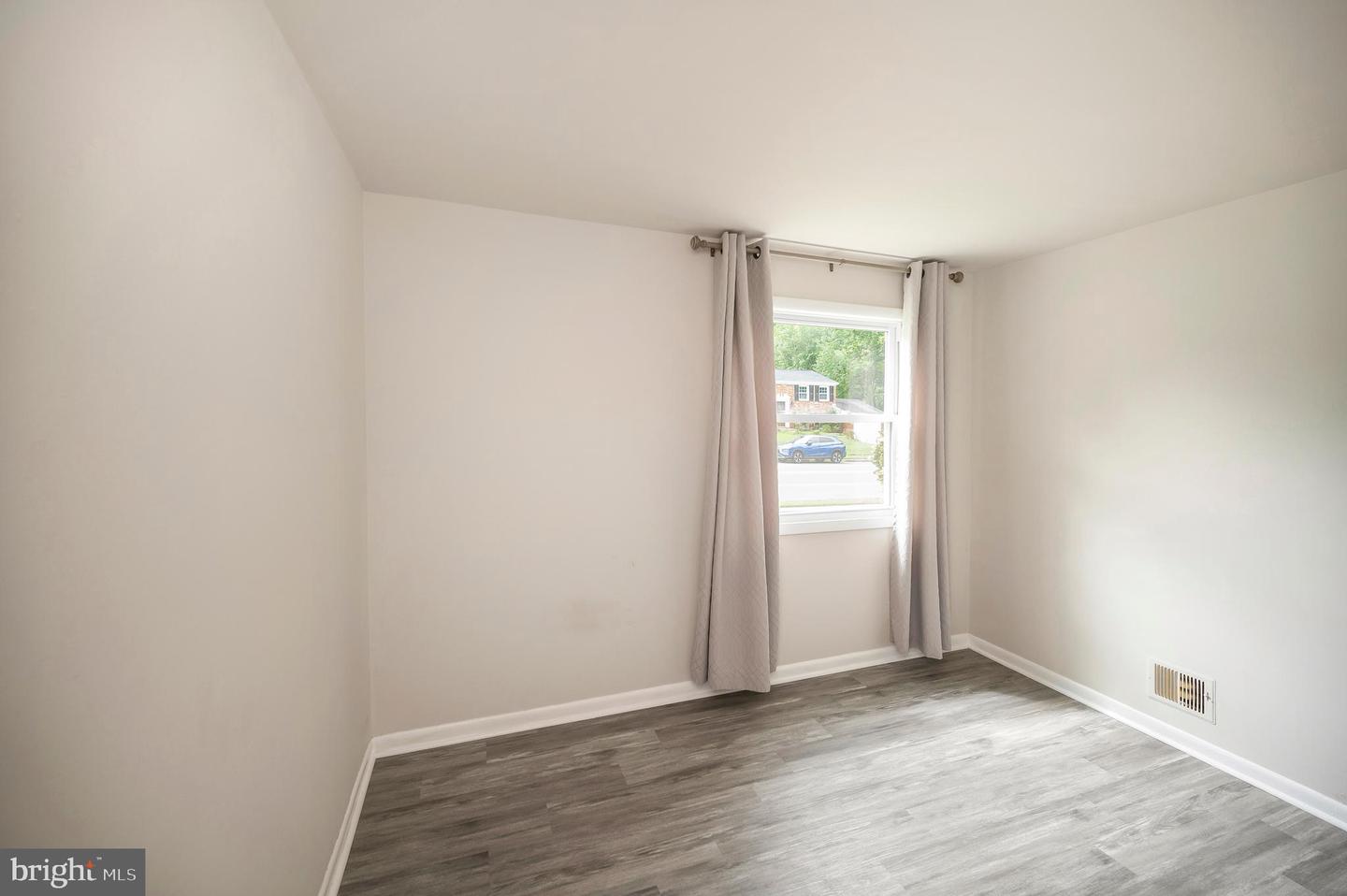 14204 LINDENDALE RD, WOODBRIDGE, Virginia 22193, 4 Bedrooms Bedrooms, 8 Rooms Rooms,2 BathroomsBathrooms,Residential,For sale,14204 LINDENDALE RD,VAPW2096502 MLS # VAPW2096502
