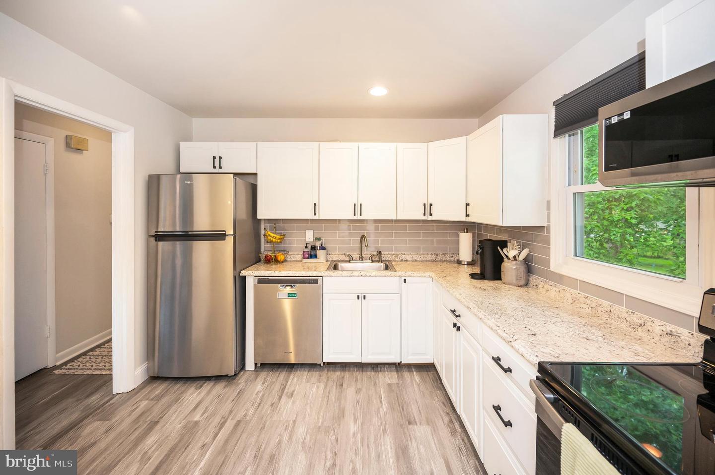 14204 LINDENDALE RD, WOODBRIDGE, Virginia 22193, 4 Bedrooms Bedrooms, 8 Rooms Rooms,2 BathroomsBathrooms,Residential,For sale,14204 LINDENDALE RD,VAPW2096502 MLS # VAPW2096502