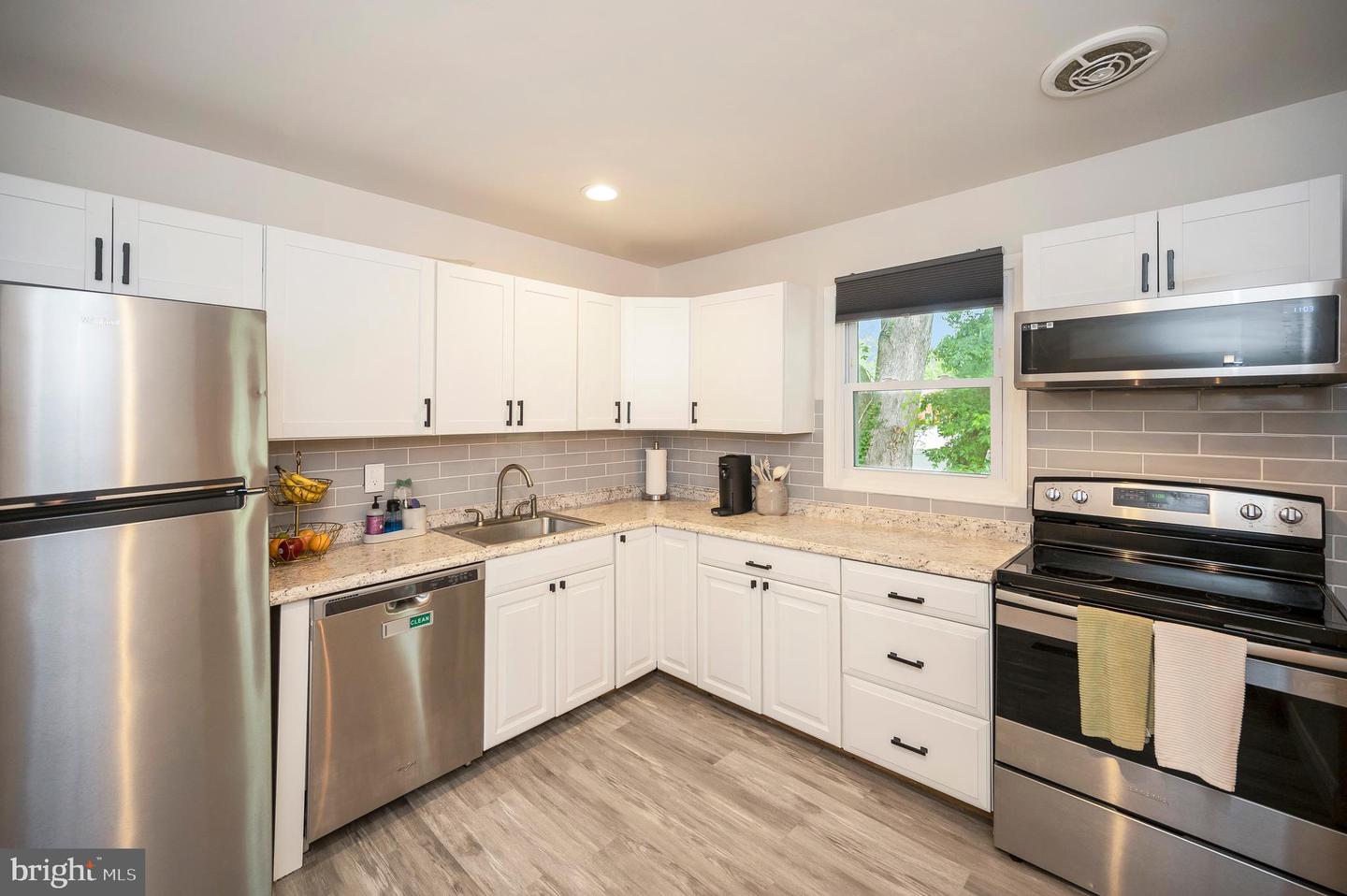 14204 LINDENDALE RD, WOODBRIDGE, Virginia 22193, 4 Bedrooms Bedrooms, 8 Rooms Rooms,2 BathroomsBathrooms,Residential,For sale,14204 LINDENDALE RD,VAPW2096502 MLS # VAPW2096502
